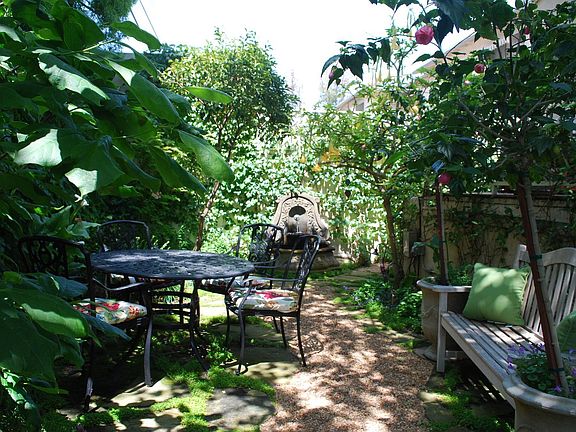 Private Hidden Garden!