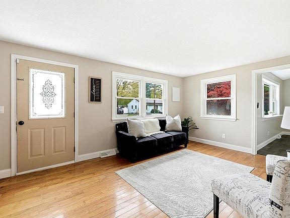 4th image of 282-284 Parkerview St