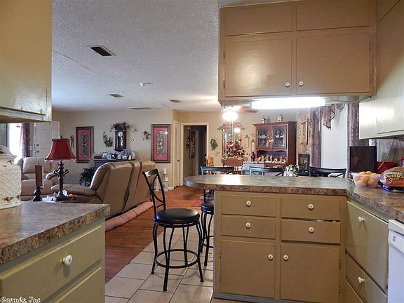 4th image of 1020 N Park Ave