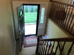 17 Harriet Ln, Huntington, NY 11743