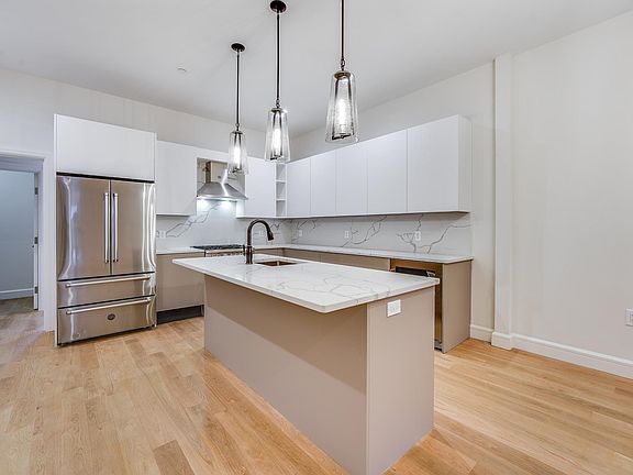 3rd image of 1021 Washington St APT 4