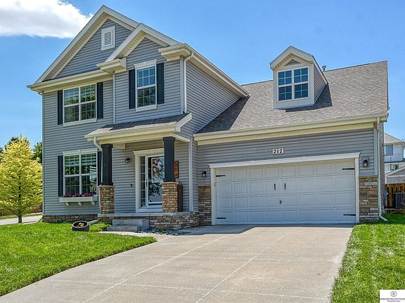 2nd image of 202 Castle Pine Dr