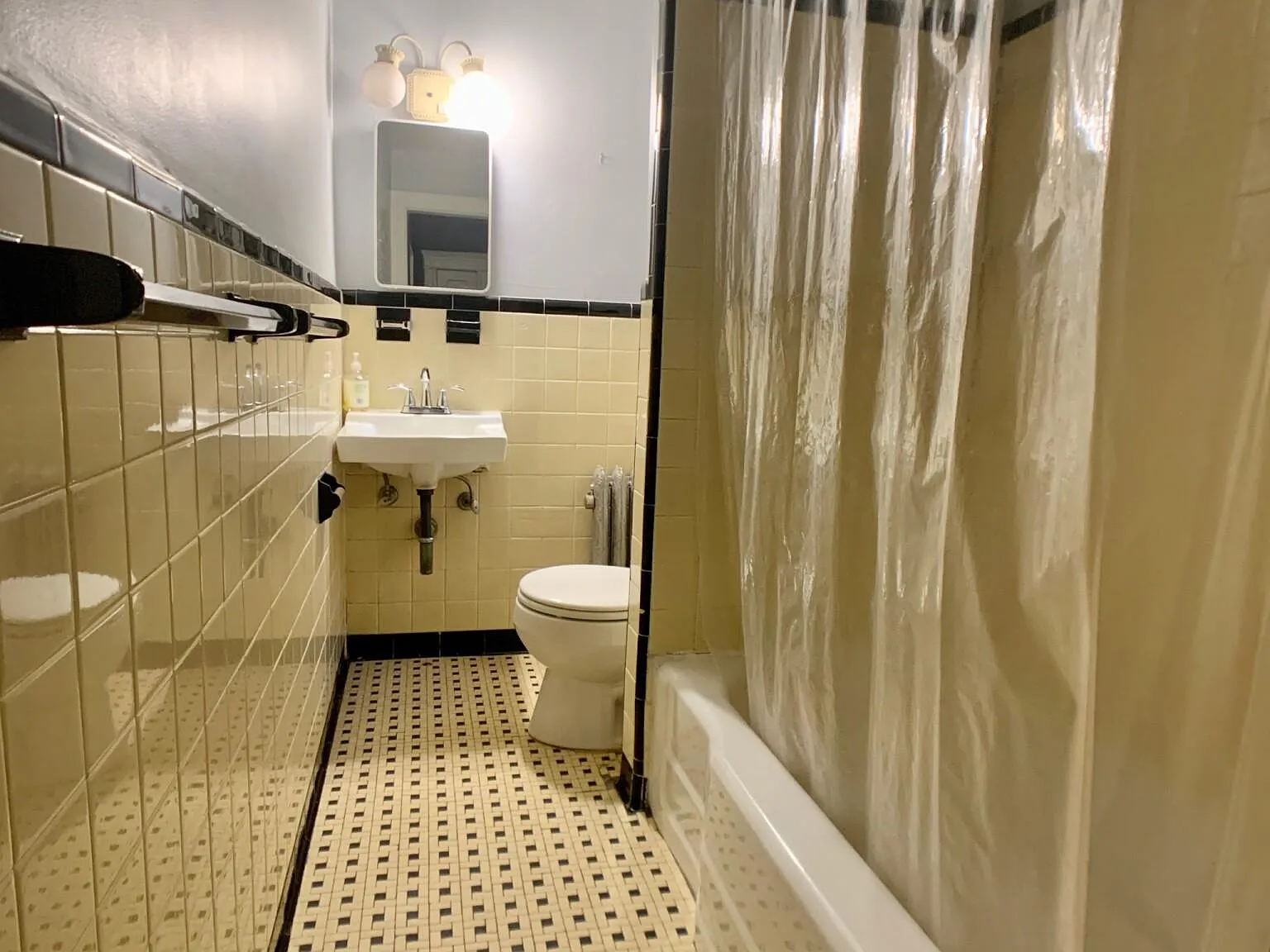 1 bed, 790 sqft, $2,295 — Photo 4