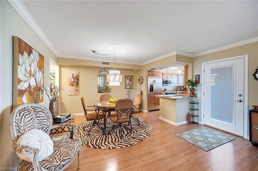 2 bed, 2.0 bath, 1320 sqft, $8,900 — Photo 4