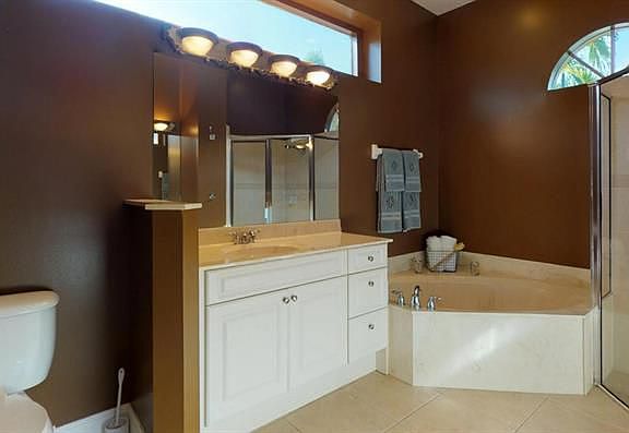 5th image of 854 SW Saint Tropez Ct