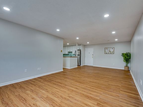 3rd image of 474 Broadway #461