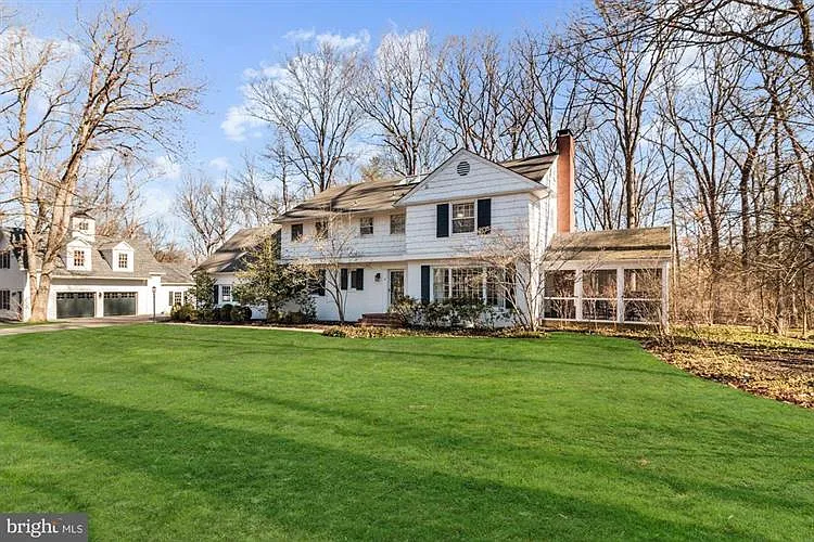 9 Fairway Dr photo 1