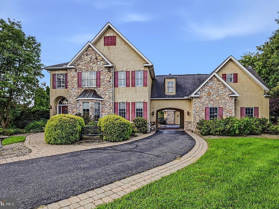 1st image of 264 Regent Cir