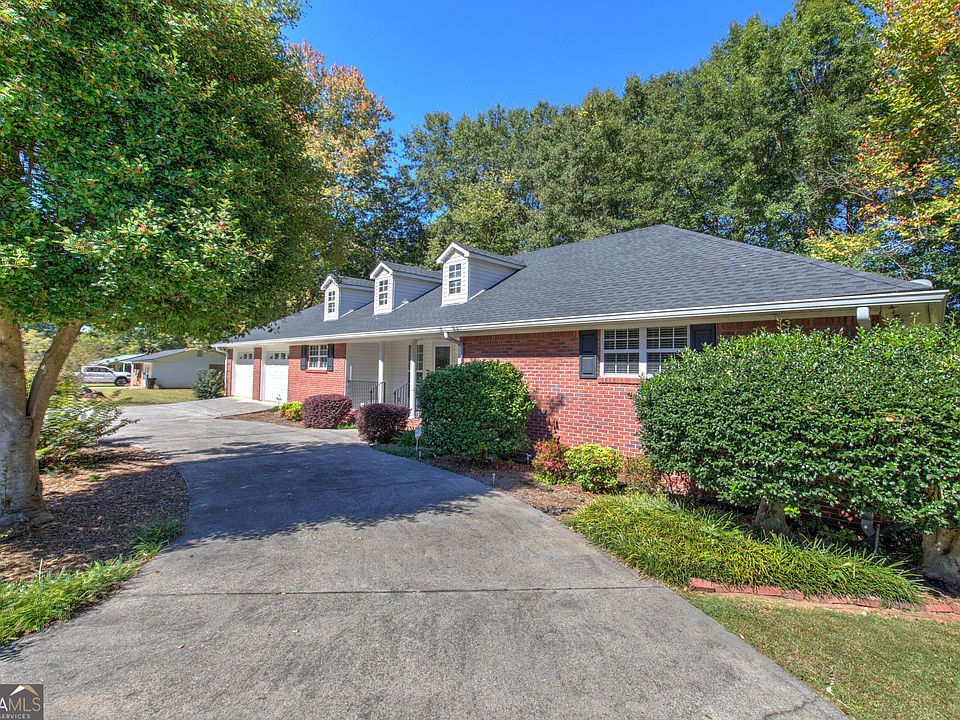 1st image of 9 Greenbriar Ave