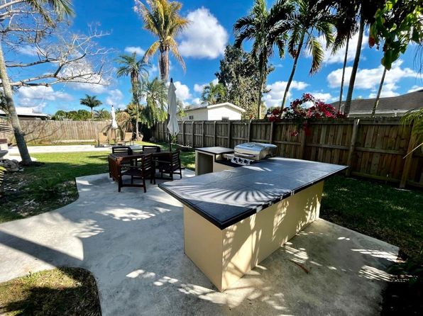 15430 SW 158th St, Miami, FL 33187