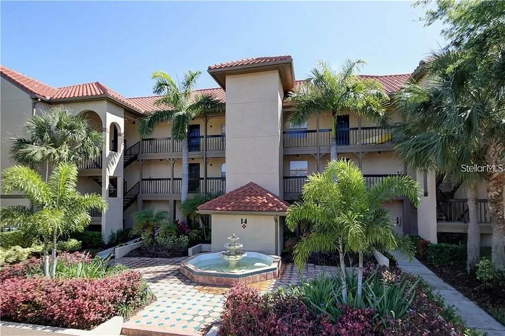 2 bed, 1.0 bath, 887 sqft, $2,100 — Photo 1