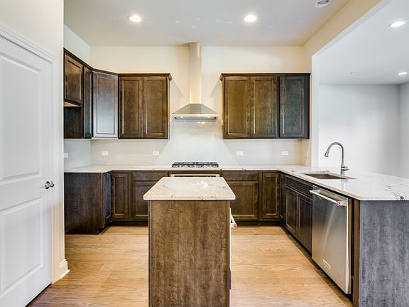 3rd image of 344 Camberley Ln