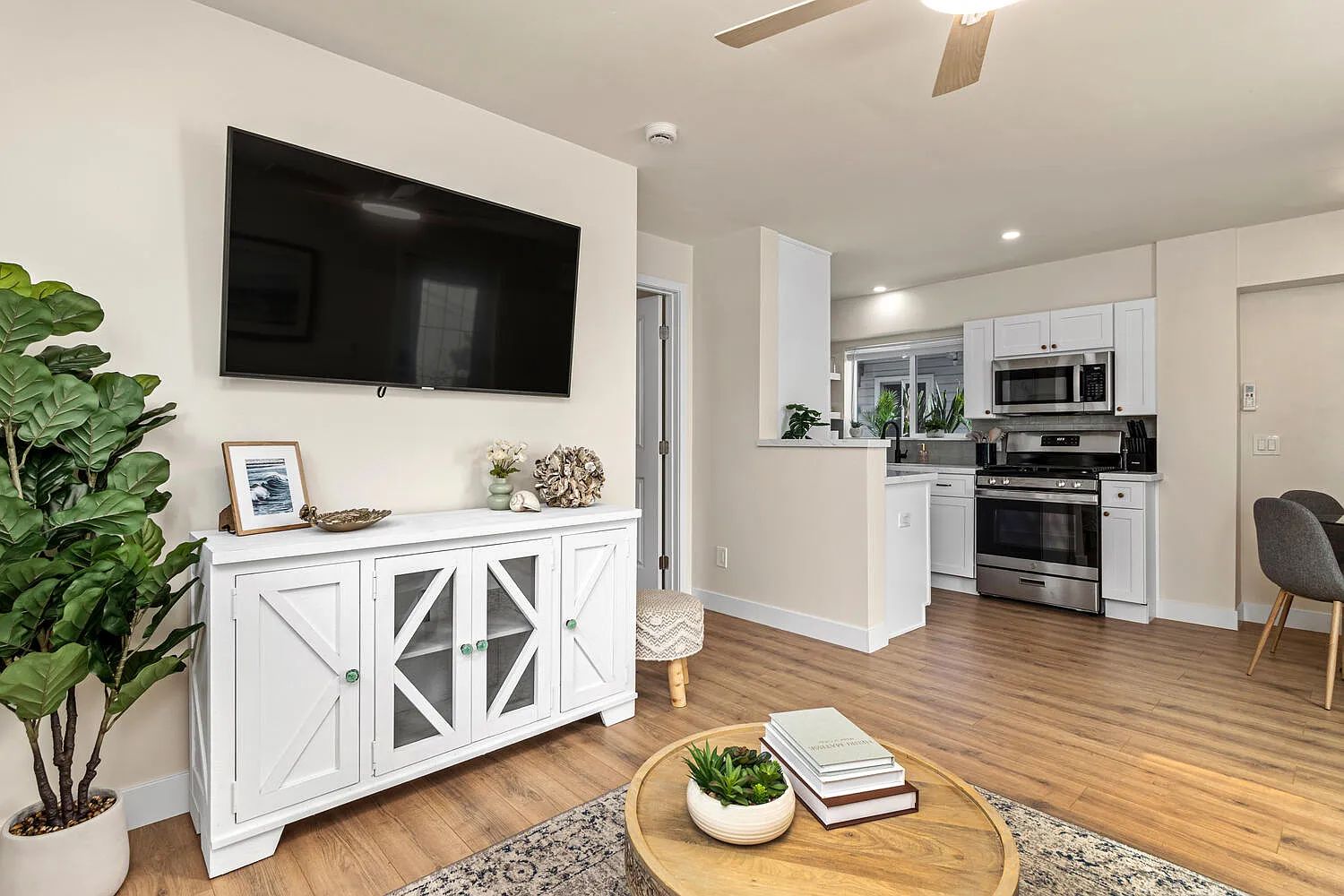 1 bed, 450 sqft, $3,400 — Photo 3