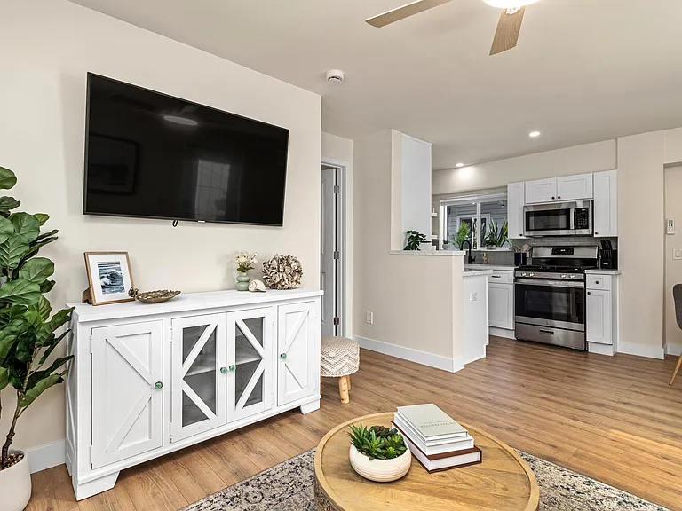 4871 Long Branch Ave — Photo 3