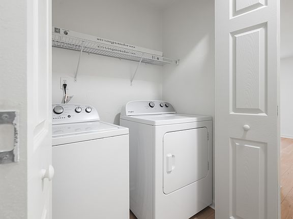 5th image of 2142 Corinne St #D