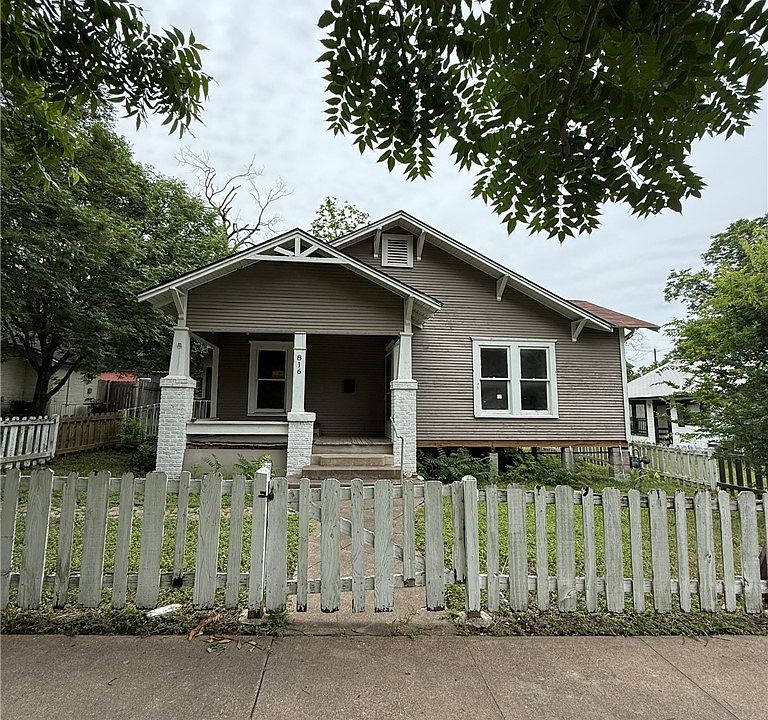 1st image of 816 N 2nd St
