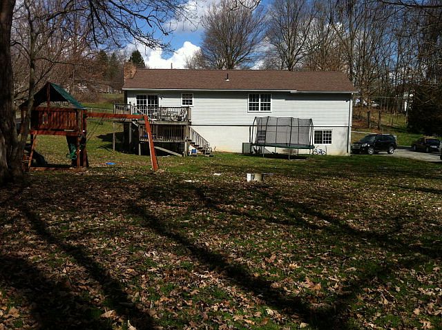 2nd image of 209 Division St