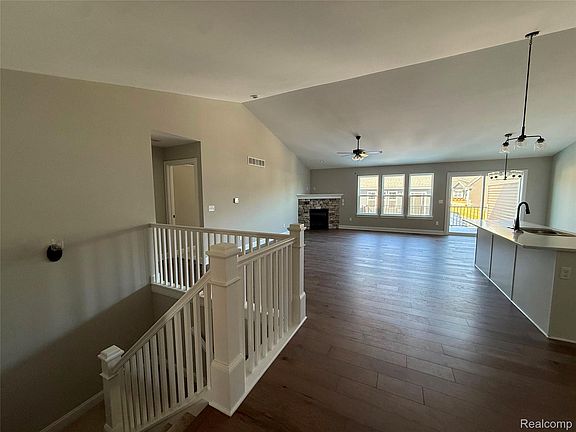 5th image of 1054 Camellia Cir #44