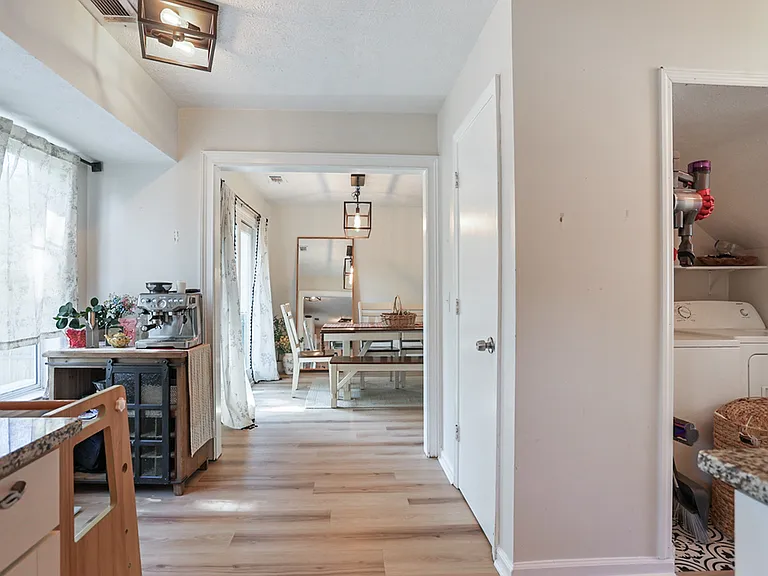 143 Cambridge Dr — Photo 14