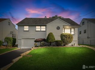 82 Mercer St, Metuchen, NJ 08840