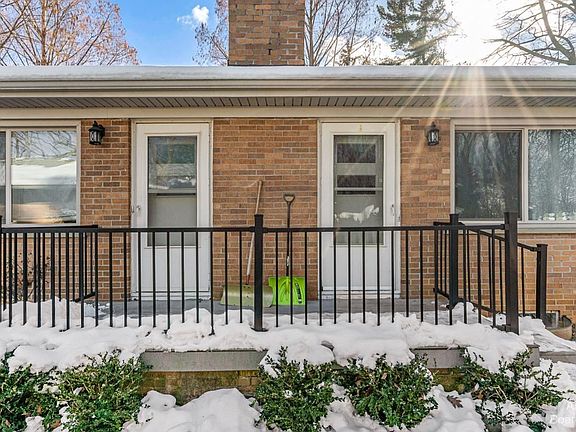 3rd image of 820-822 Edgewood Pl