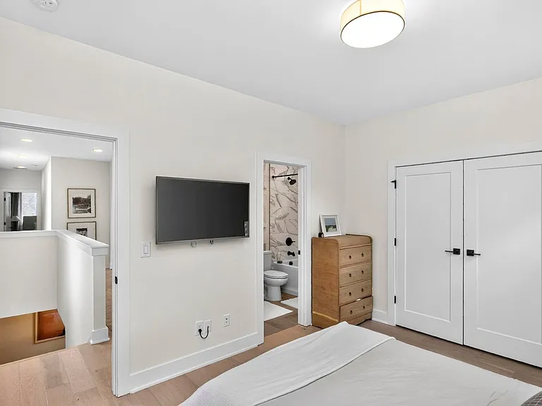 962A Strouse Ave — Photo 22