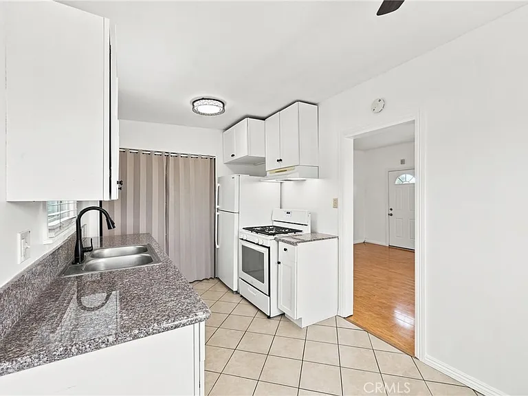 219 W Riggin St #C — Photo 13