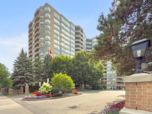 610 Bullock Dr #404, Markham, ON L3R 0G1
