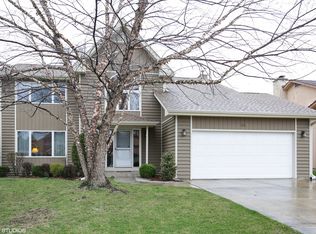 220 Autumn Ln, Mount Prospect, IL 60056