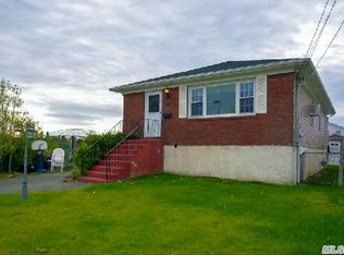 95 3rd Ave, East Rockaway, NY 11518