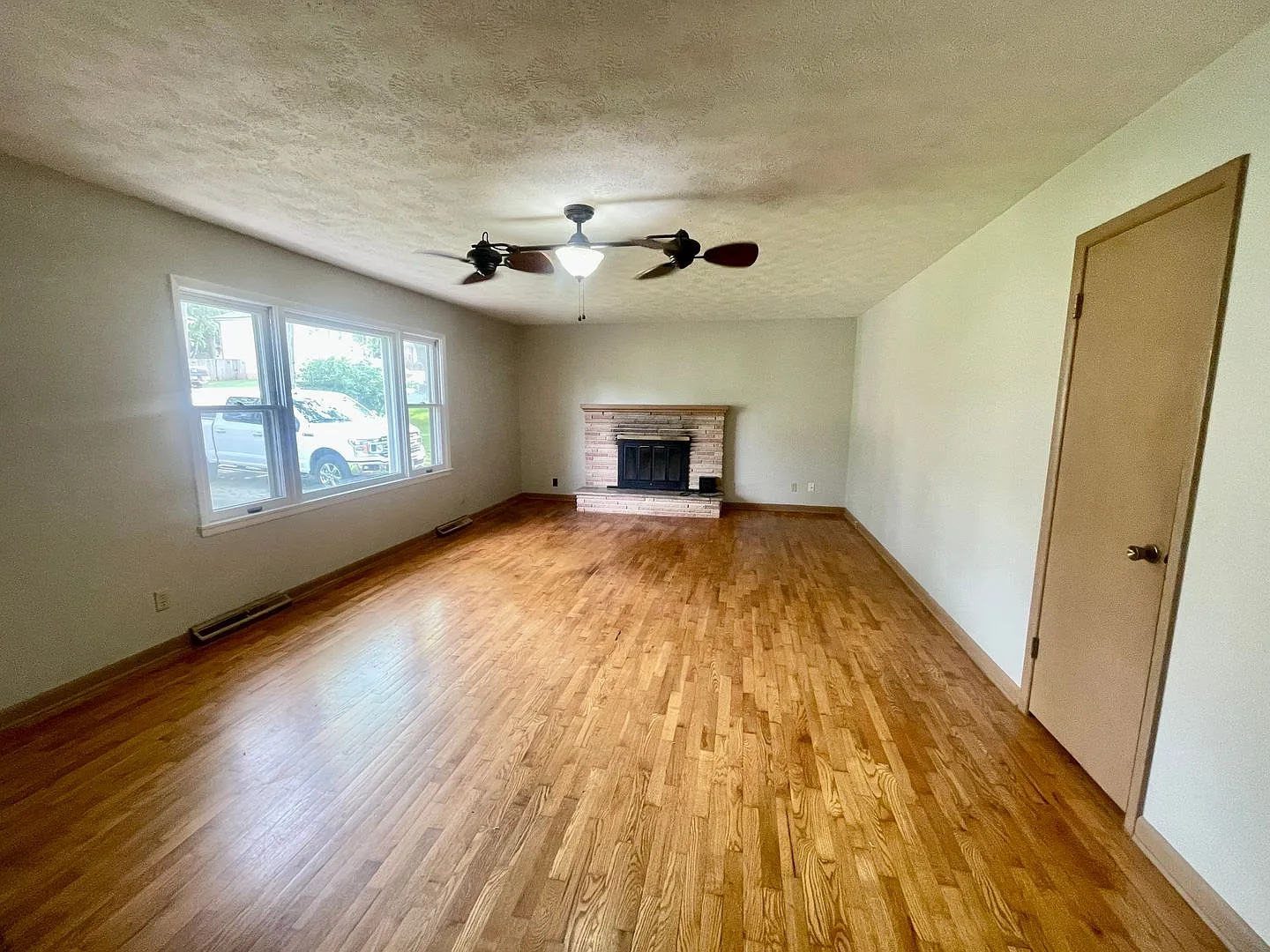 Ozark - 1201 E. Lark St. - One Small Pet Negotiable - Call Office For Showing Information — Photo 3