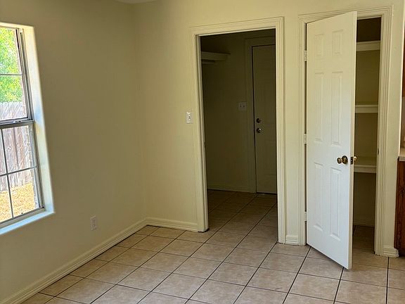 5th image of 216 Muneca Dr