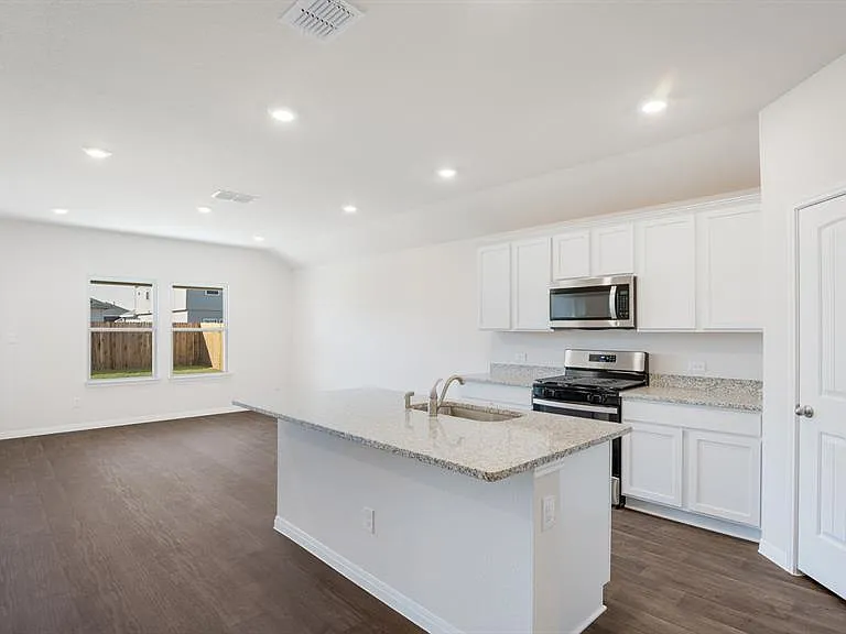 14021 Feinstein St — Photo 4