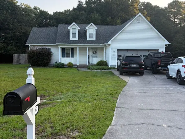 207 Bluebird Ct, Sneads Ferry, NC 28460