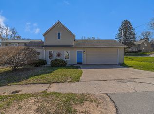 323 Benzie Ct, Beulah, MI 49617