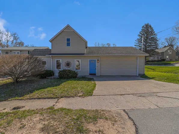 323 Benzie Ct, Beulah, MI 49617