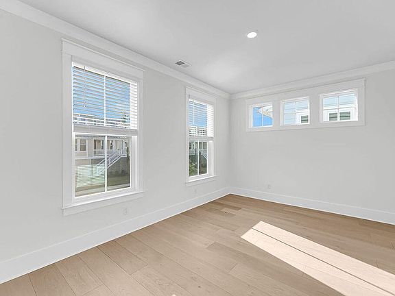 5th image of 744 Minton Rd
