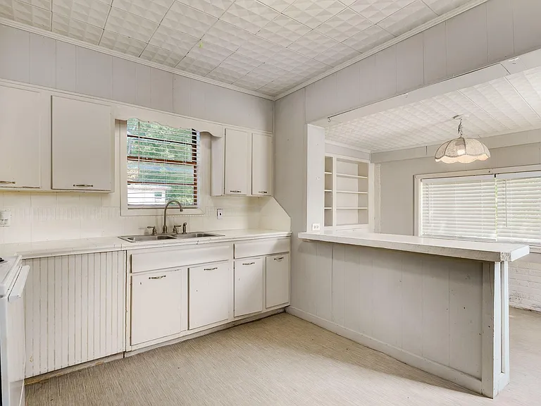 217 N 25th Ave — Photo 5