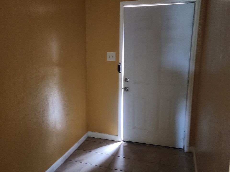 1st image of 1635 Vicksburg Ave #4