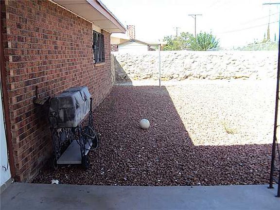 4th image of 2208 Lee Elder Dr