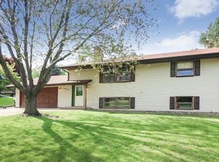 1718 Heron Ln N, Oakdale, MN 55128