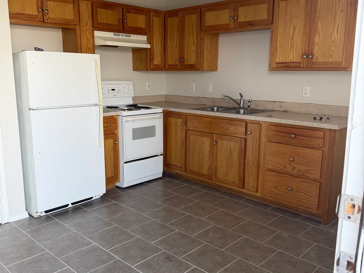 2 bed, $1,000 — Photo 3