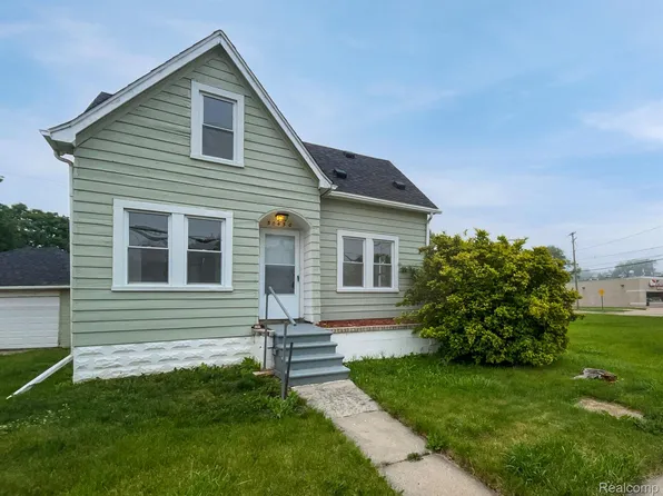 30430 Utica Rd, Roseville, MI 48066