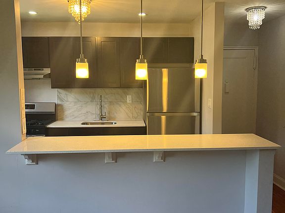 2nd image of 298 Grafton Ave APT 2F