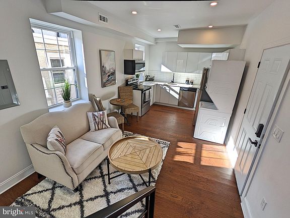 2nd image of 835-837 Corinthian Ave #3