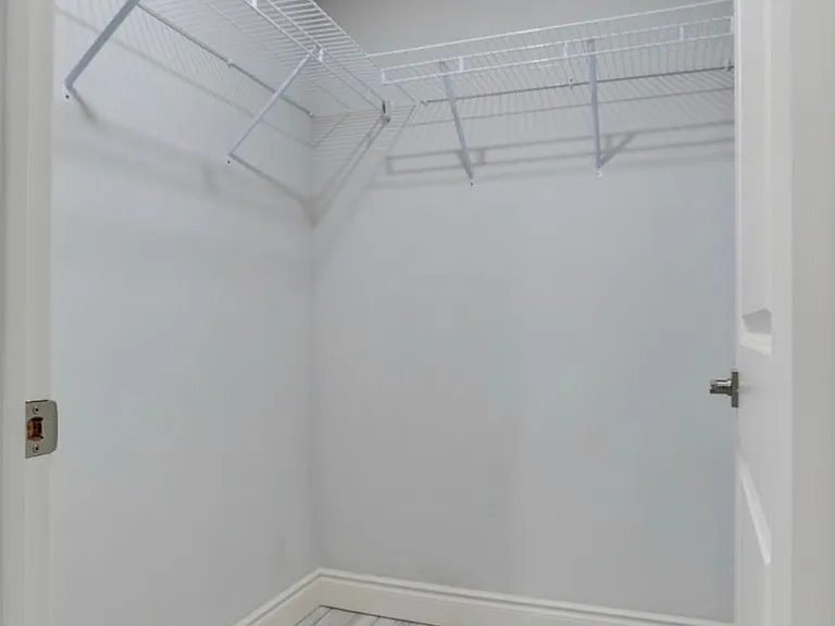 3194 Morgan Ave #LOWER — Photo 11