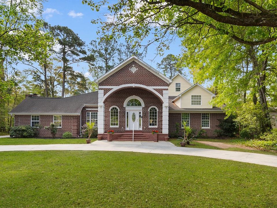 1st image of 146 University Dr.