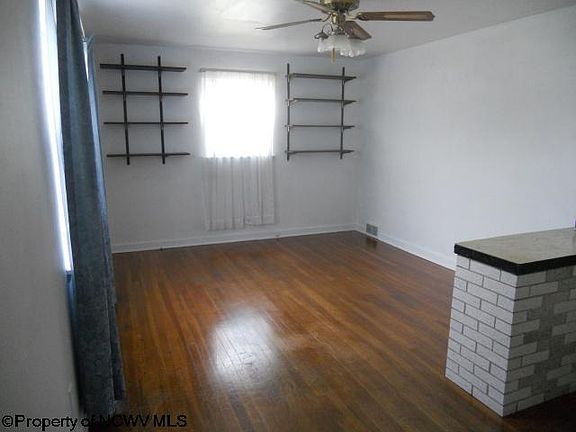3rd image of 211 W Hillcrest Ave