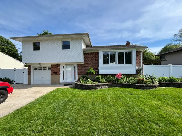 10 Johnson St, Commack, NY 11725