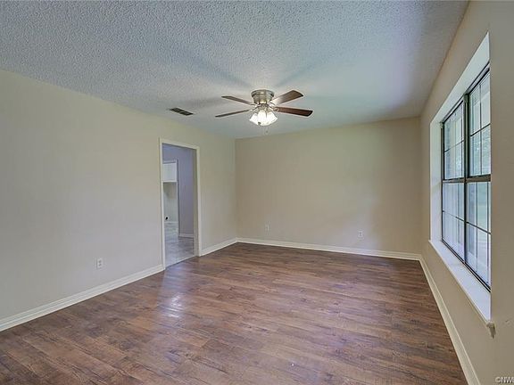 3rd image of 699 Louis Ave